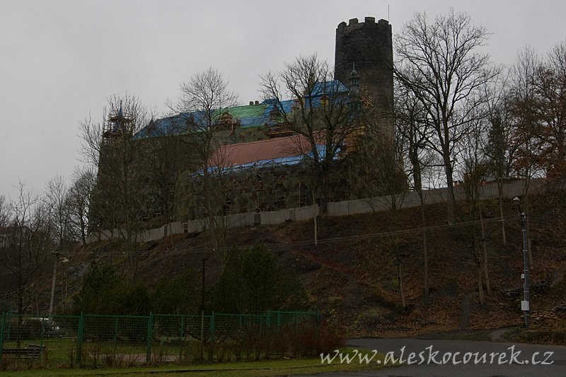 Zámek, původně hrad Starý Hrozňatov by Aleš Kocourek