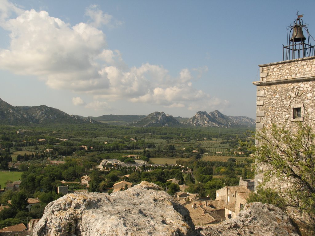 Eygalières vue vers ouest aves des Alpilles by simdat