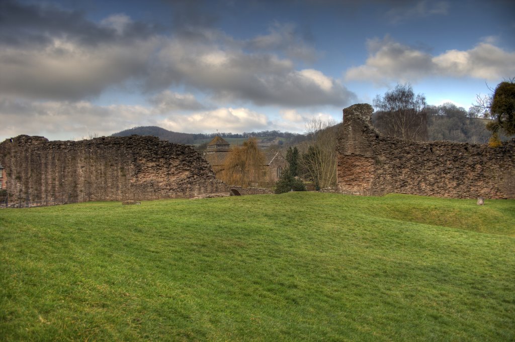 Skenfrith Castle Wales by fillup