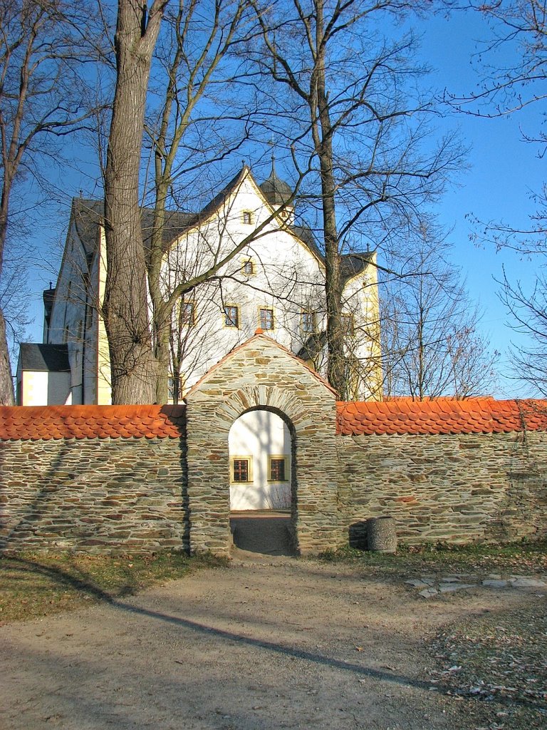 Wasserschloss Klaffenbach -Kleine Pforte zum Schloss by Rudolf Henkel