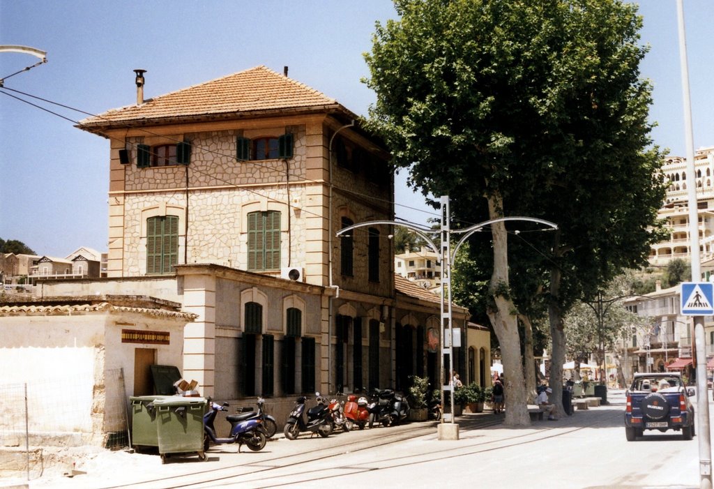 Port de Söller Tram Station by sunmaya