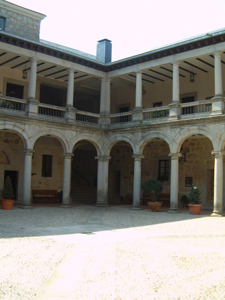 Patio del Castillo de Magalia by David Delgado