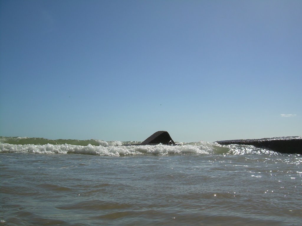 Rompe Olas en Piriapolis by [PaBLiTo]