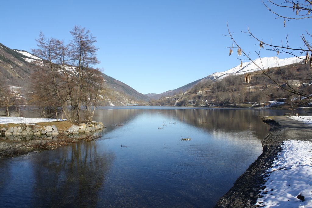 Lac de Genos by nickeaj