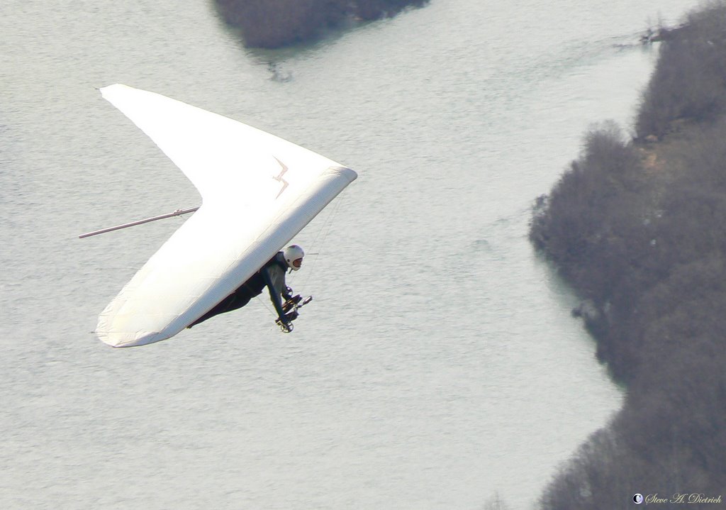 Hang Gliding by Steve Dietrich