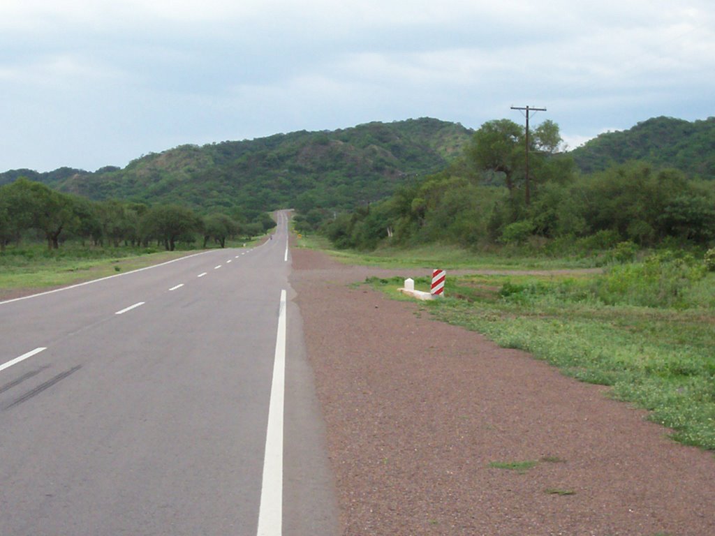 Sierras de Guasayan - (Roberto Guzmán) by Cimitarrero