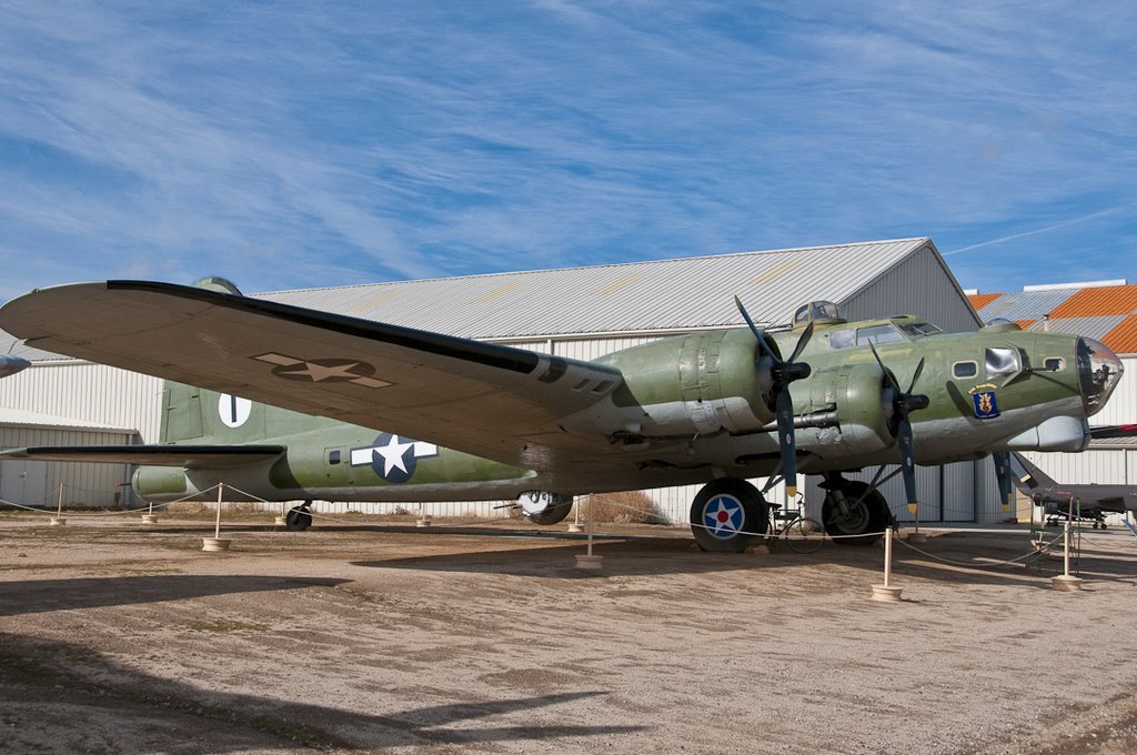 Boeing B-17G, Flying Fortress by Fred Henstridge