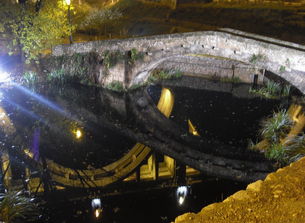 Reflejos de puentes sobre el agua by ibisan