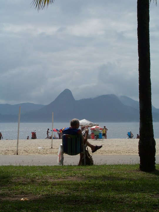 Playa de Flamengo by Leonardo Zorrilla