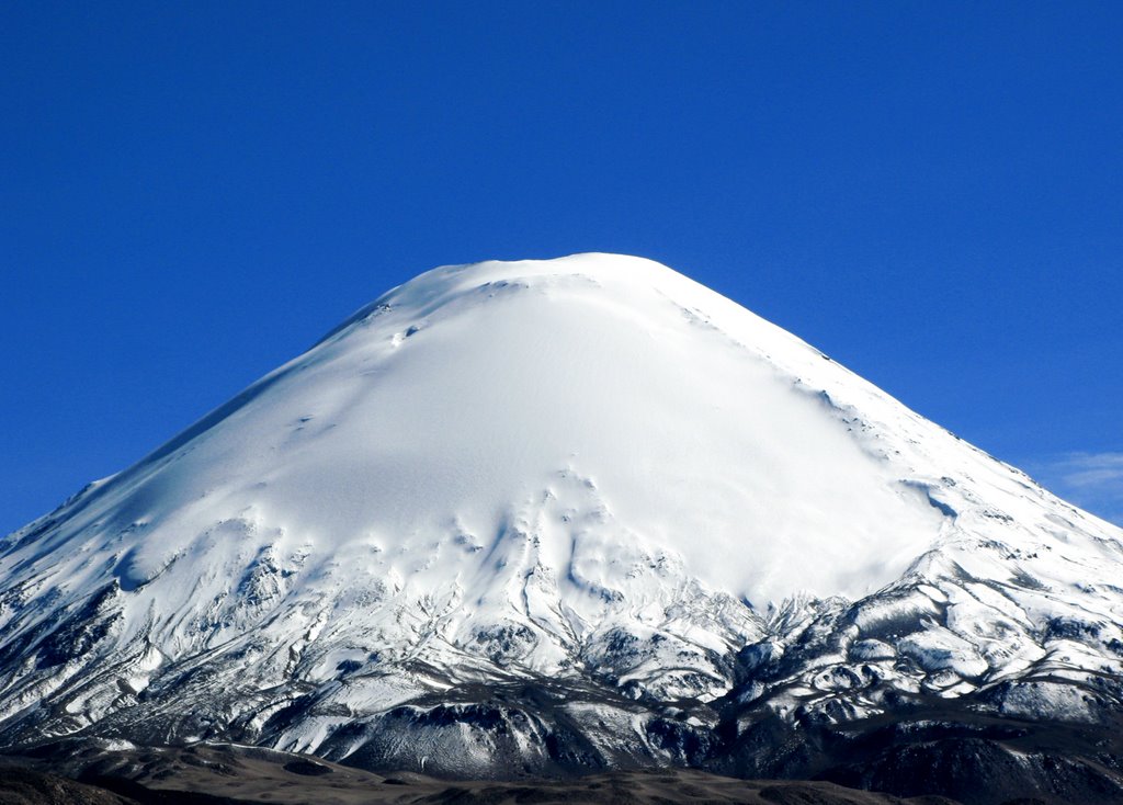 Volcán Parinacota desde Ruta 11, XV Región, Chile. by André Bonacin