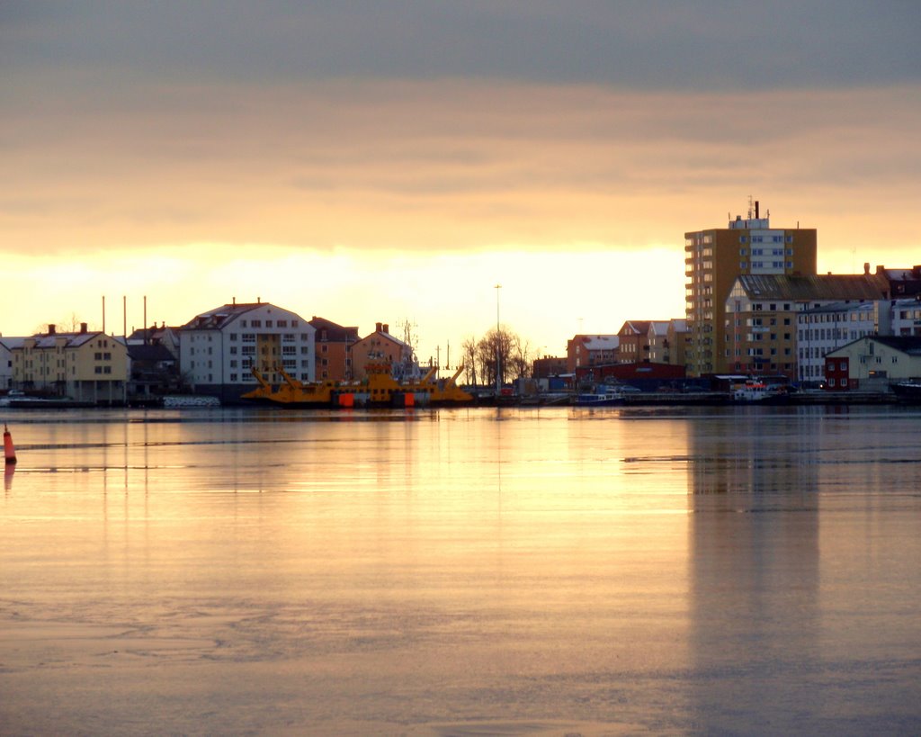 Karlskrona harbour inlet 3 by KaSuMa