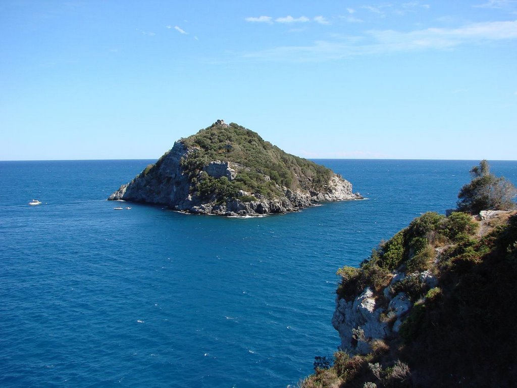 Isola di bergeggi by Ricardo São José