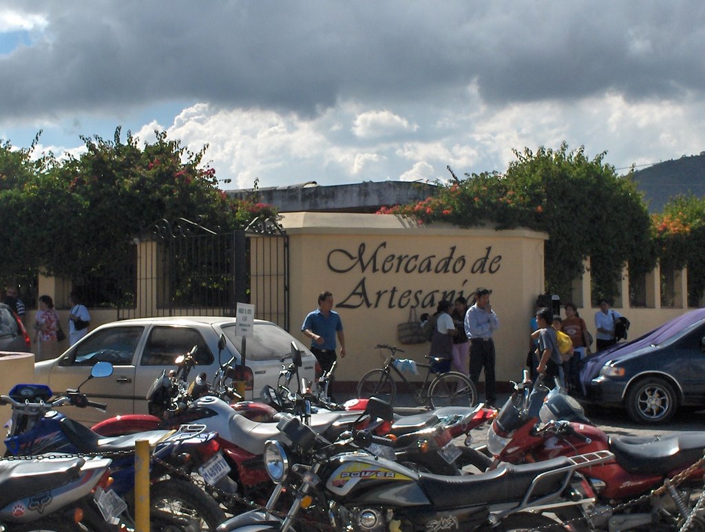 Entrada del Mercado de Artesanías by jusanma