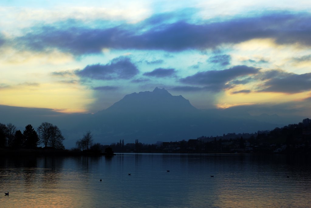 Mystischer Sonnenuntergang am Pilatus by K10d