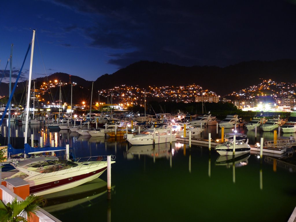 Shopping Piratas ao Fundo, Angra dos Reis by Paulo Roberto de Car…