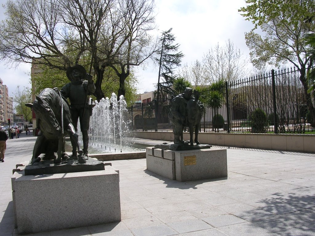 Estatuas de Don Quijote y Sancho Panza frente al museo del Quijote by robe