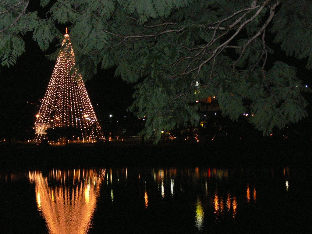 Bragança Paulista - noite de dezembro-2006 by Antonio Sonsin