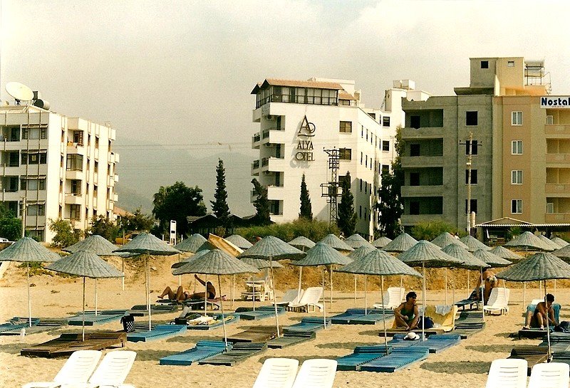 Alya hotel 1998 by didinkaaa