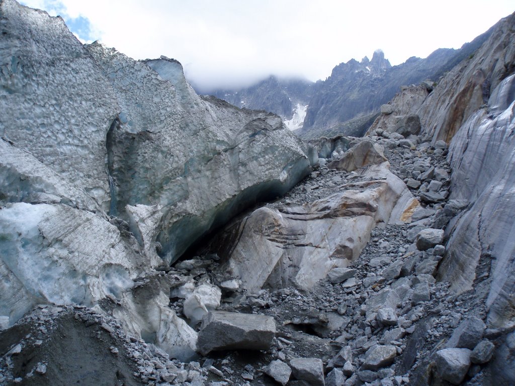 Le glacier a la mer de glace,aout 2007 by el luisico