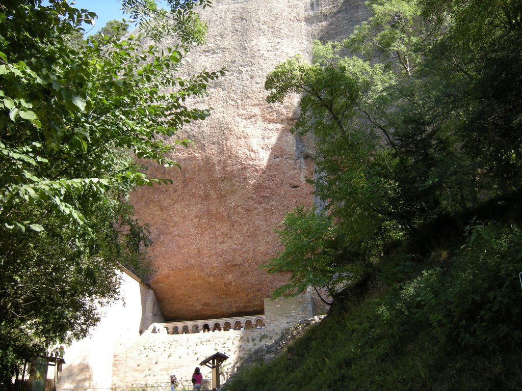 Monasterio de San Juan de la Peña - Huesca by daniel despeyroux