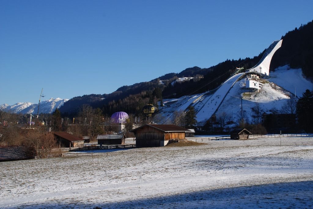 Sprungschanze Garmisch Partenkirchen by wolfgang mletzko