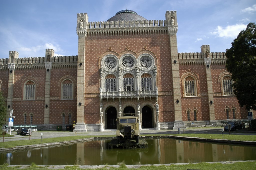 Exterior del museo Militar by Adirem