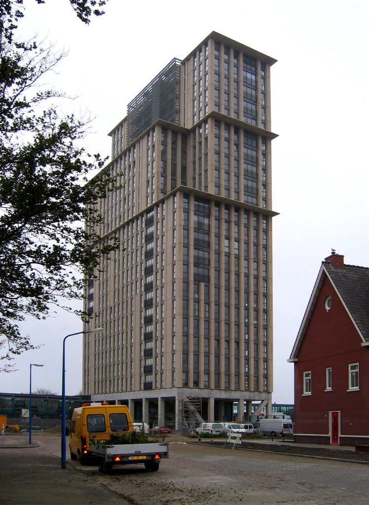 Maassluis - The 'Abel Tasman Tower' is ready by Ria Maat