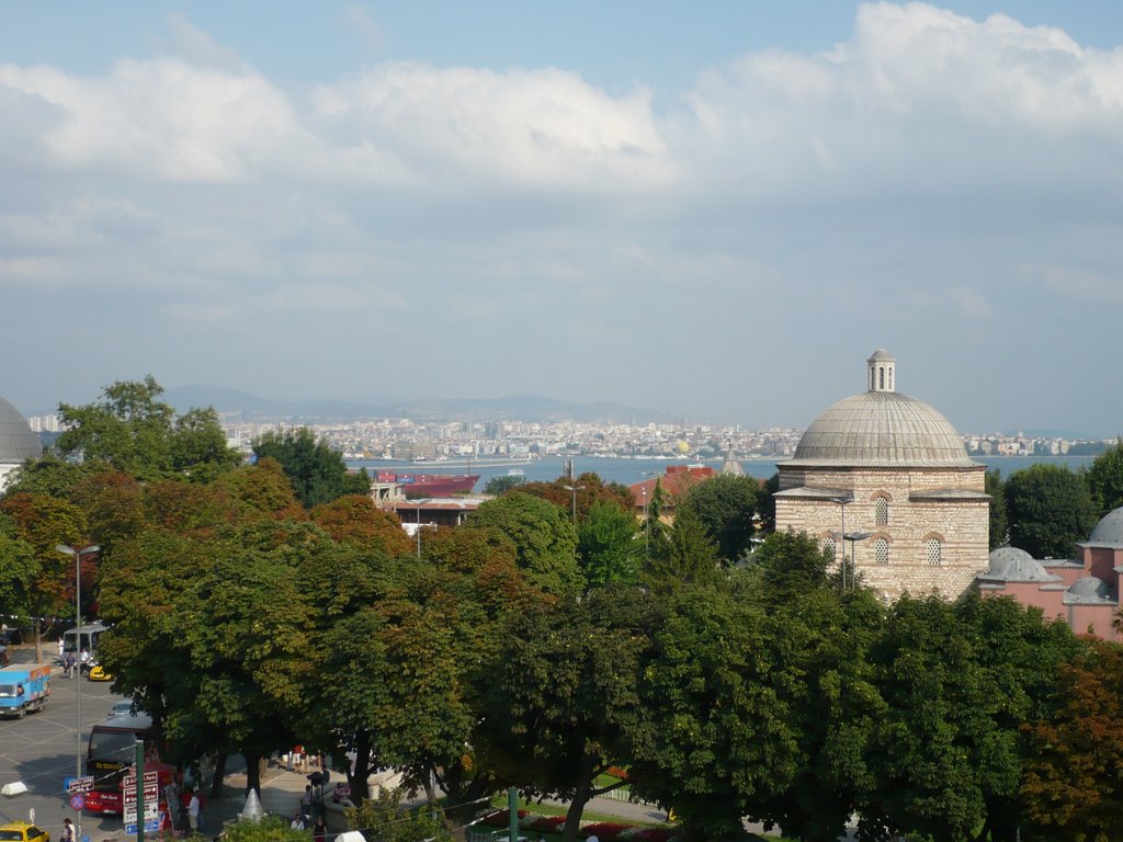 Vue du pub sultan ahmet (sainte sophie) by larouech habiba