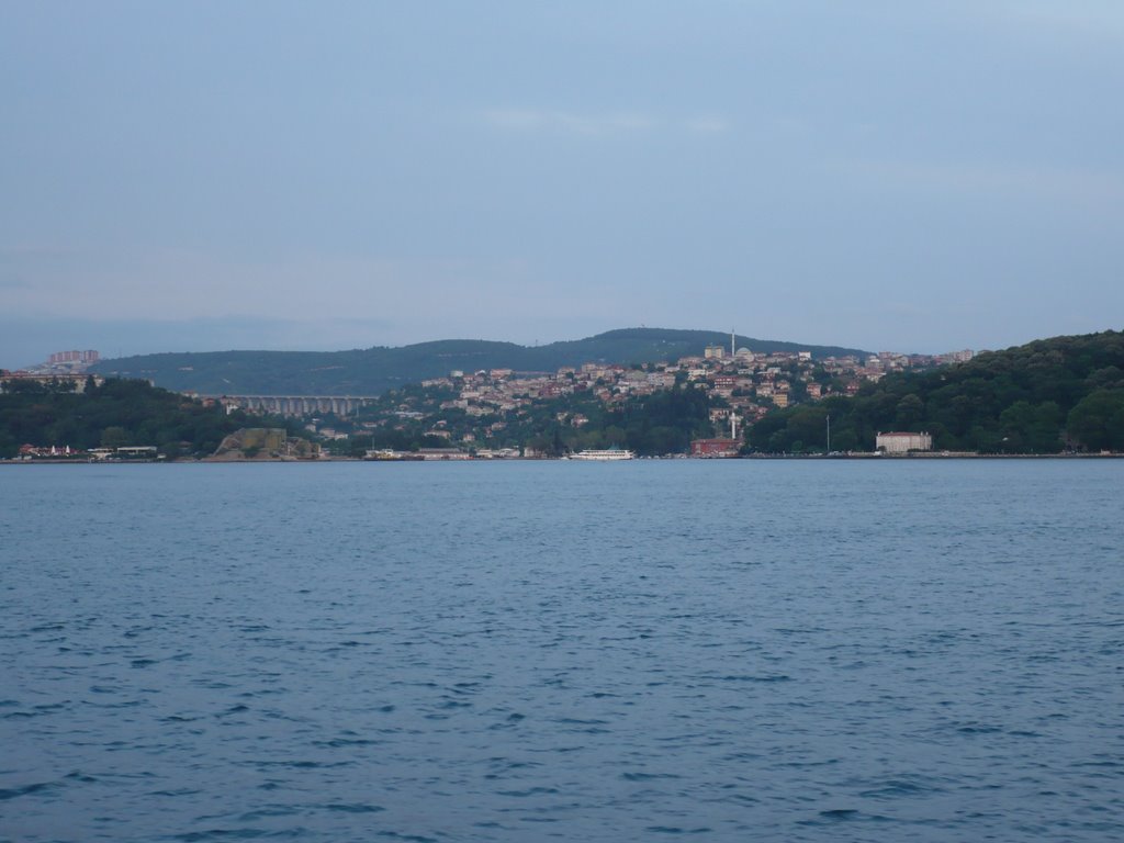 Vue sur la rive du osphore by larouech habiba