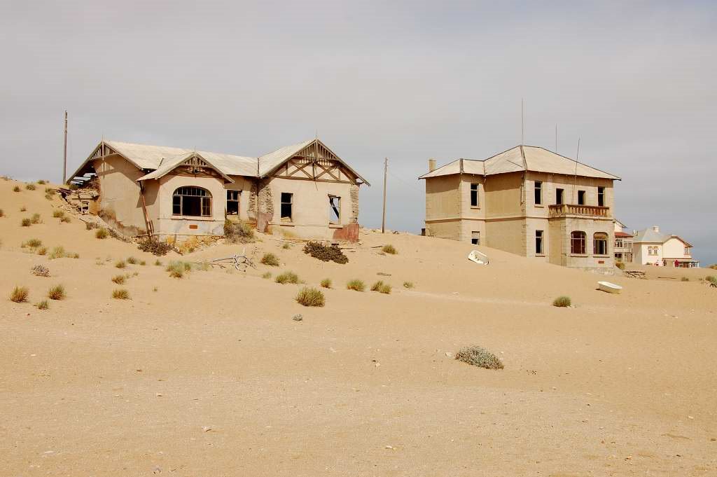 Kolmanskop: House of the 1. engineer by khopan