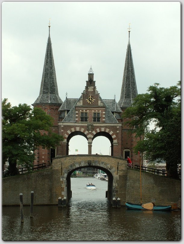 Sneek Waterpoort by Geert Braekevelt