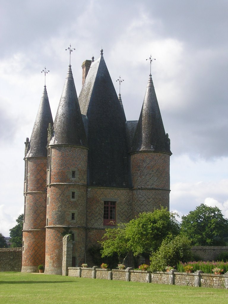 Entrée du château de Carrouges by cyrilgéo