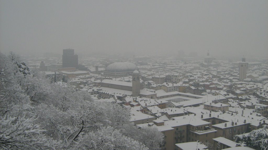 Il centro storico innevato dal Castello by Enrico Bocconi Azadi…