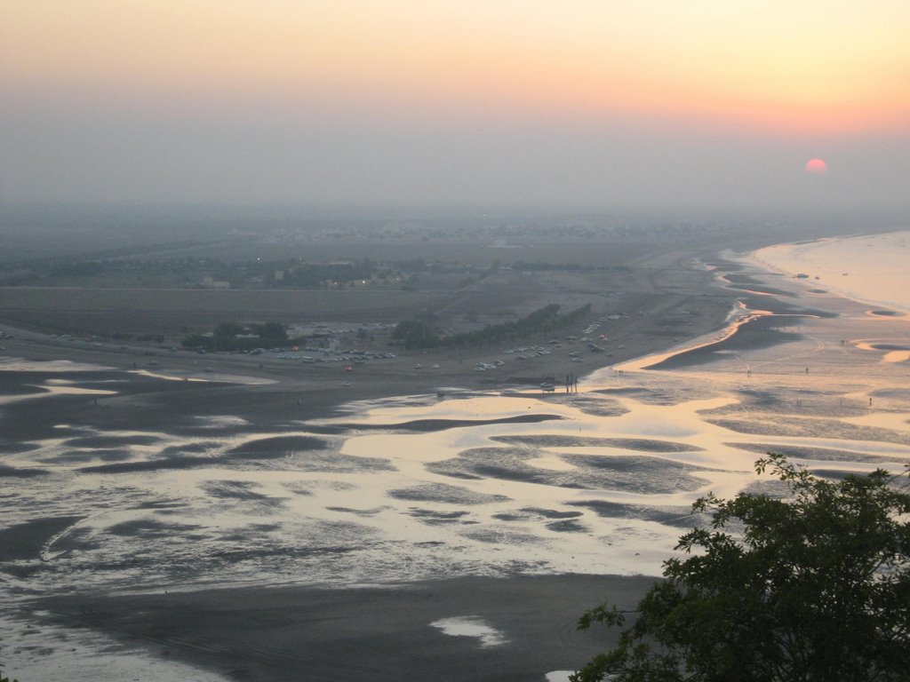 Overview to Sawadi Beach by Hussain MY