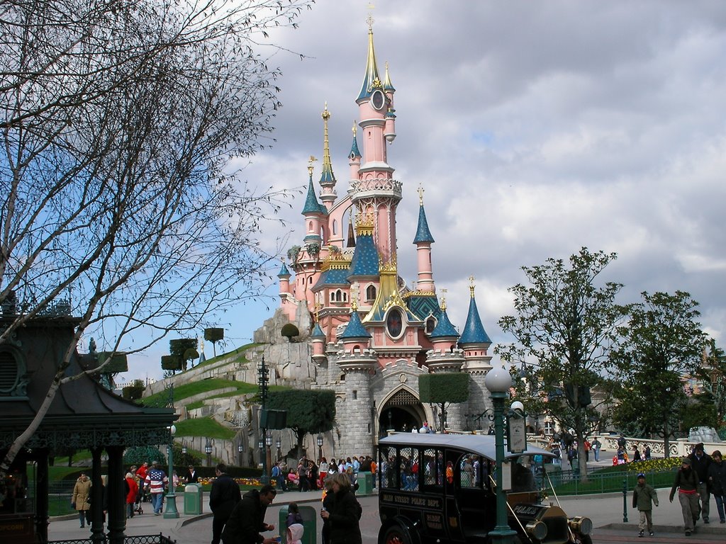 Disneyland, Paris by Darren Ling