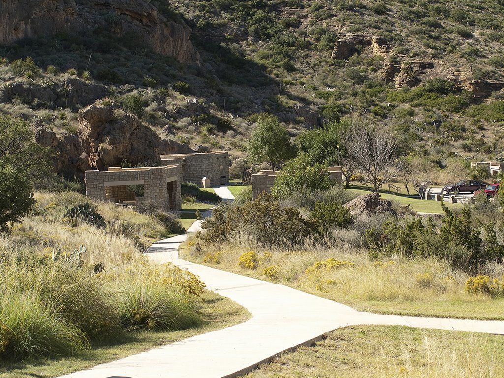 Sitting Bull falls Picnic area by pflana