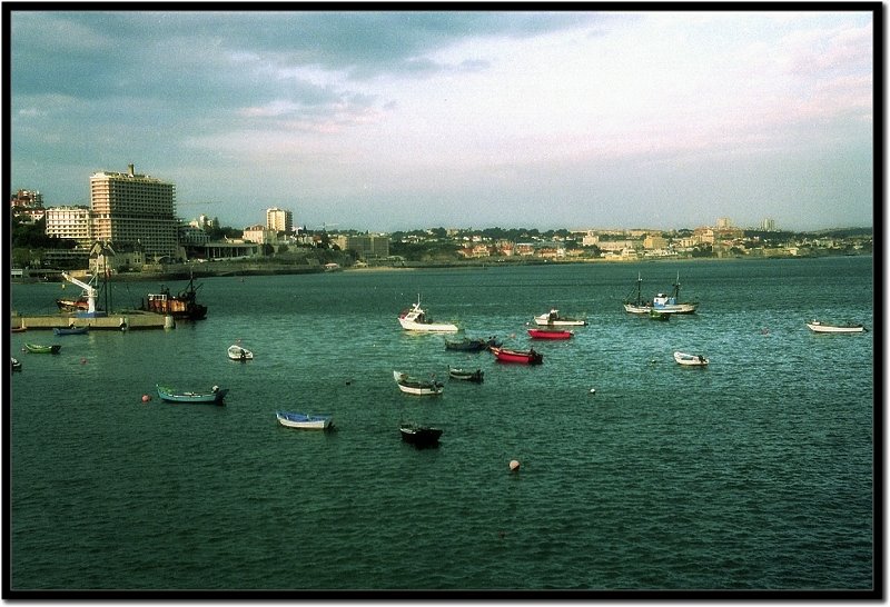 Estoril ( Praia da Conceição) by Small path