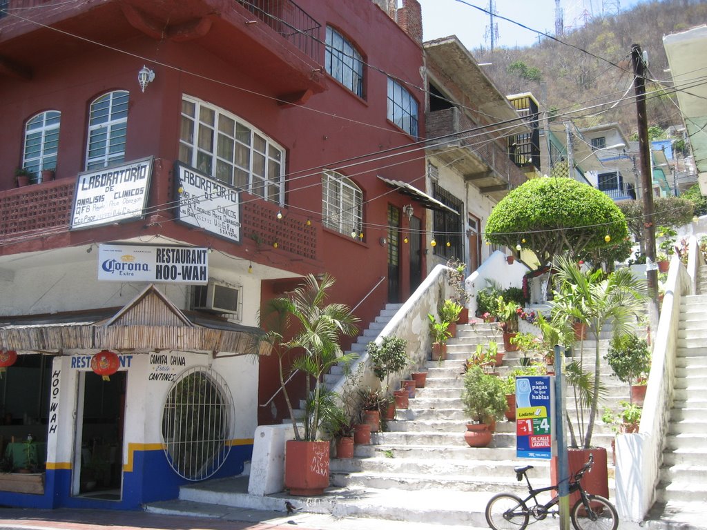 Side street in Manzanillo by snapdragon29