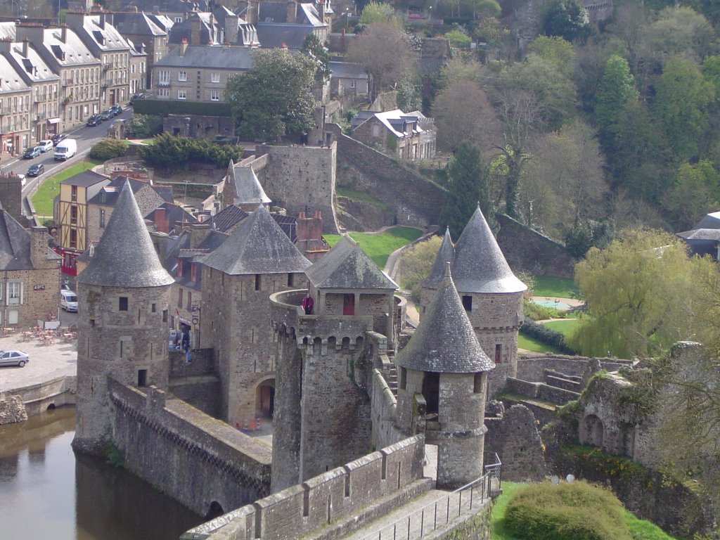 Chateau de Fougueres by ddeconomia