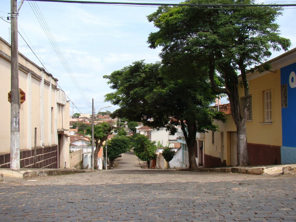 Rua Djalma Dutra. by Alexandre Bonacini