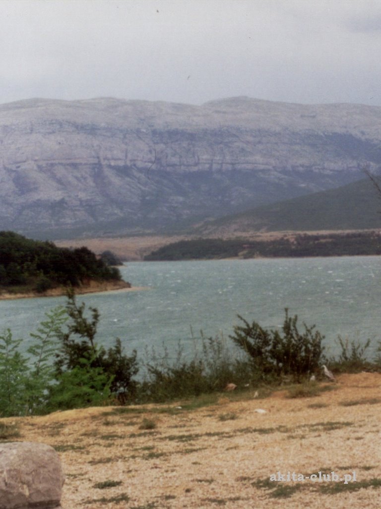 Peručko jezero by akita-club.pl