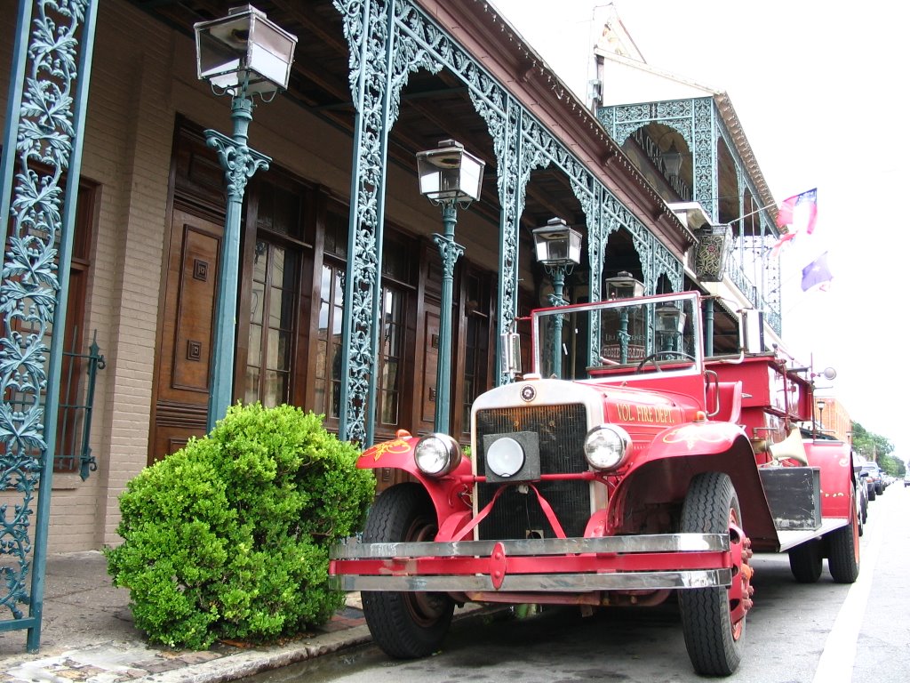 FLORIDA - Pensacola - Old firetruck by KONTARAKIS  BABIS