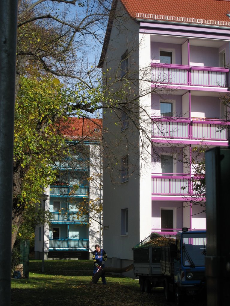 Teltow, modernisierter Plattenbau an der Jahnstr. by StOverkamp