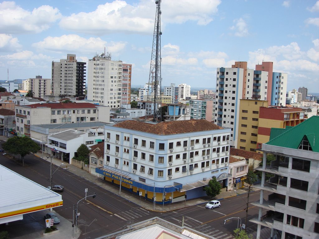 Erechim - Vista de prédio na Rua Alemanha para o prédio do Hotel Alphaville by Daubi