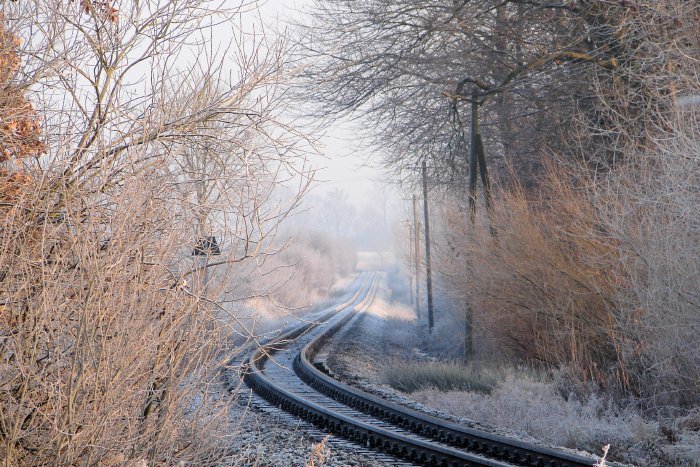 Putbus - Bahnstrecke der Rügenschen Bäderbahn aus Richtung Binz im Winter by Rueganer