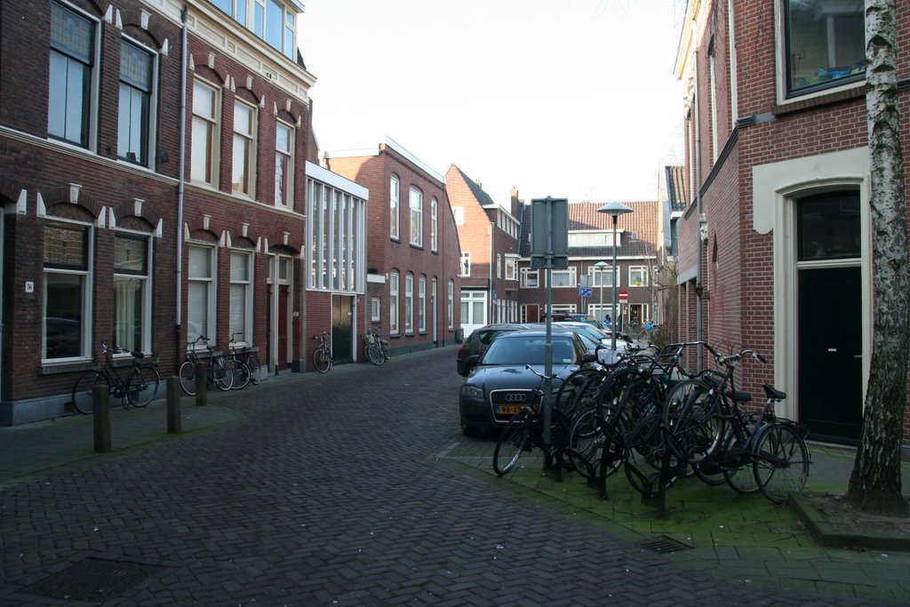 Singeldwarsstraat richting oosten by Carl030nl