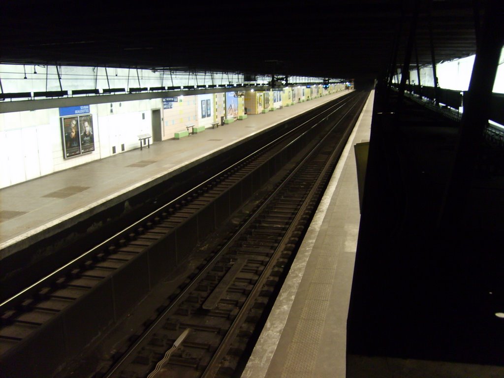 Gare de Sevran Beaudottes RER B à 3 h 15 du matin by IODURE  2049