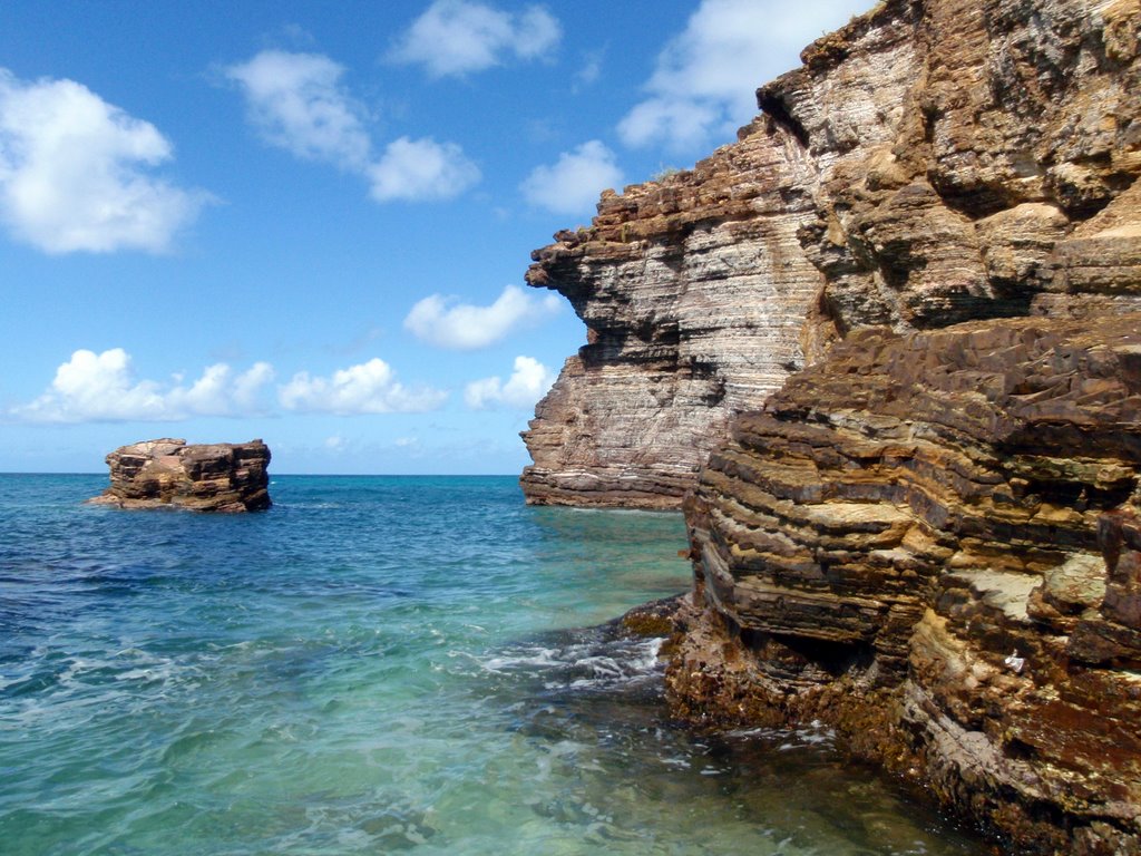 Rocky Cliffs by kris slinger