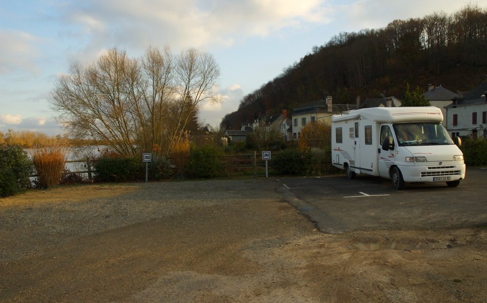 Aire de Chênehutte by Rouvière Philippe