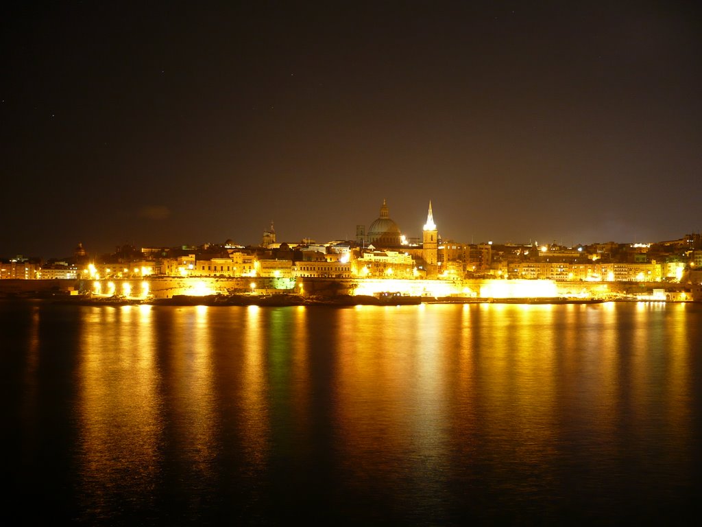 Valletta at night by Christoph Gruetzner